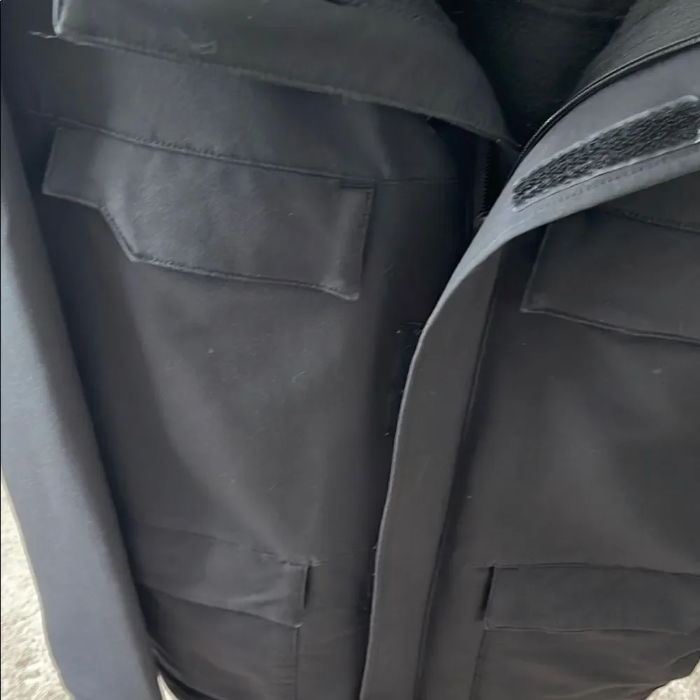 The North Face Black Performance Jacket for Versatile Outdoor Use